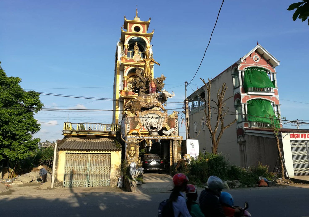 can canh can nha ong 4 tang ai di qua cung phai nguoc nhin o hung yen