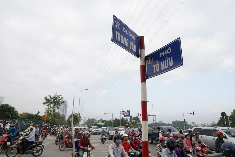 nghich ly o pho dat bo xe may tran via he khong ai xu phat