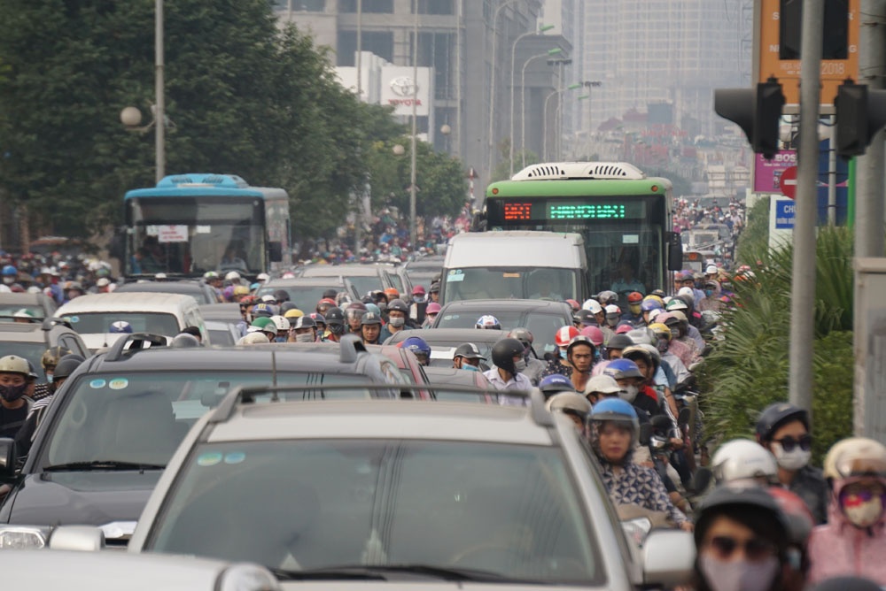ha noi buyt nhanh brt di nhu rua o duong to huu