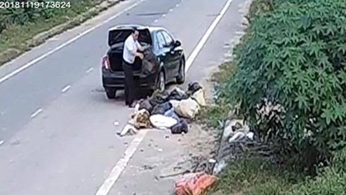 xe cua pho phong tnmt huyen cam xuyen gay tai nan khien 1 nguoi chet