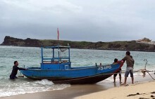 Đảo Phú Quý hứng bão số 9 vào sáng mai, nhiều tàu cá đang trong vùng nguy hiểm
