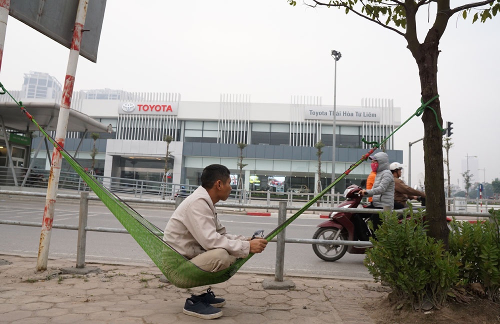 ha noi lap barie tren via he pho dat bo hoa duong nhieu chieu