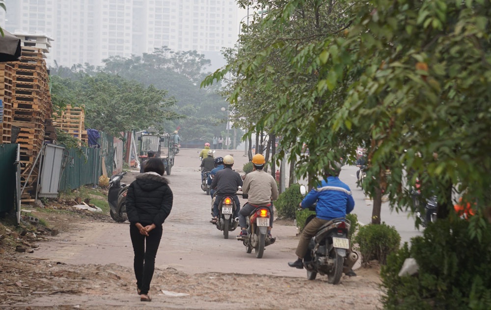 ha noi lap barie tren via he pho dat bo hoa duong nhieu chieu