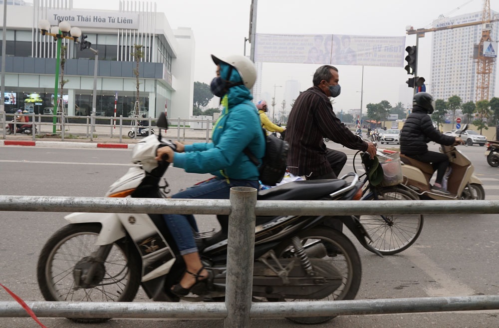 ha noi lap barie tren via he pho dat bo hoa duong nhieu chieu
