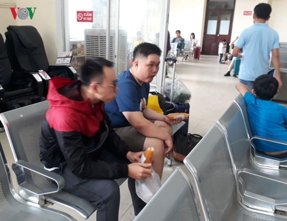 cong nhan doi mua khac phuc sat lo duong sat do anh huong bao so 9