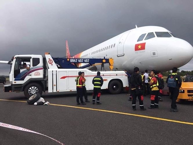 can canh chiec may bay vietjet gap su co o buon ma thuot