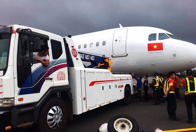 can canh chiec may bay vietjet gap su co o buon ma thuot