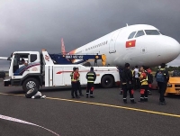 may bay vietjet gap su co khi ha canh he lo ve co truong chuyen bay