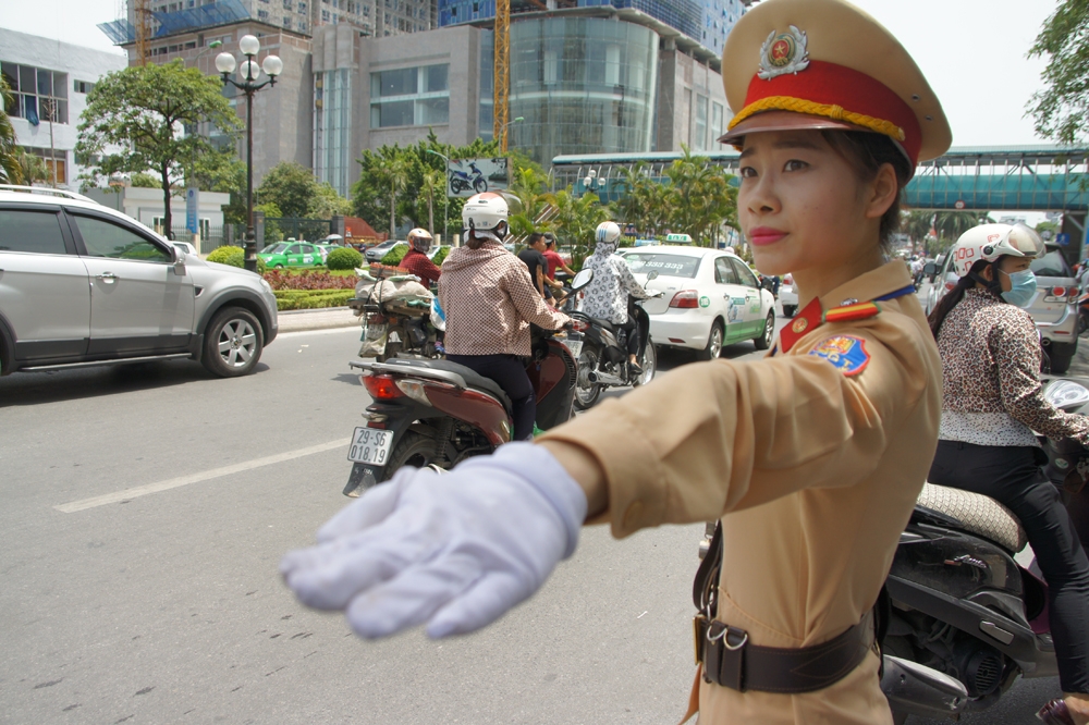 csgt ha noi duoc cap dien thoai thong minh de kiem tra xe chinh chu tu 112017