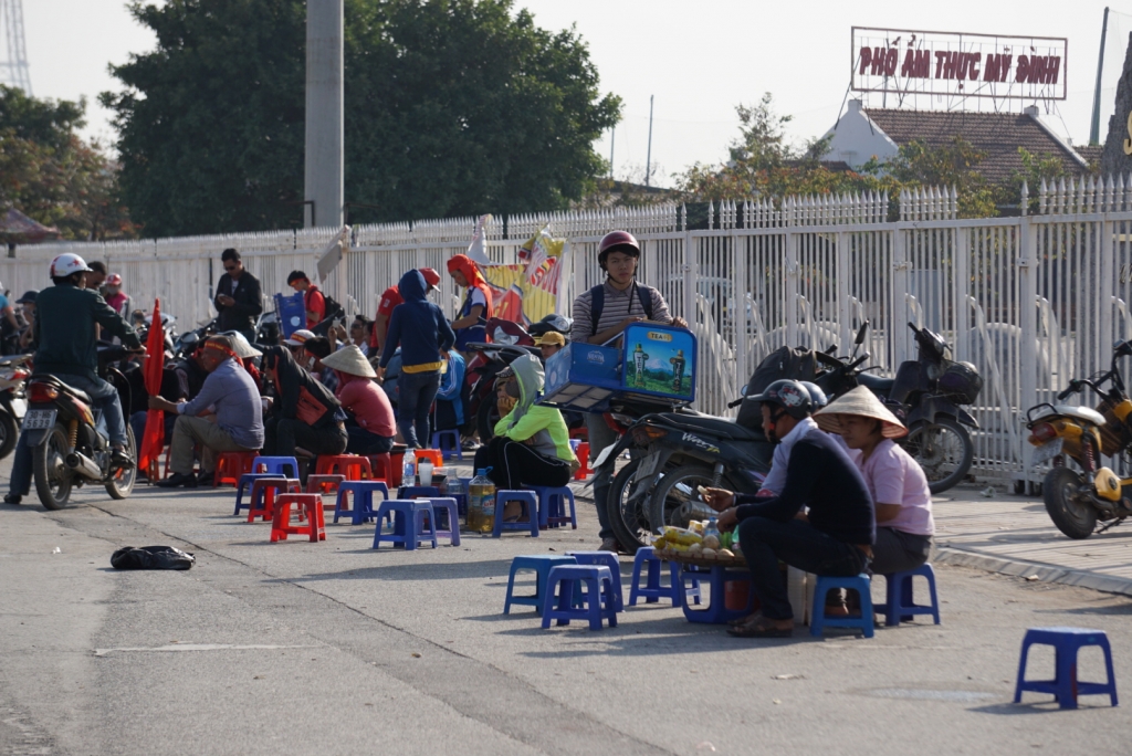 Vé chợ đen trận Việt Nam - Indonesia tăng cao 'chóng mặt' trước giờ G cho ve my dinh nhon nhip truoc gio g