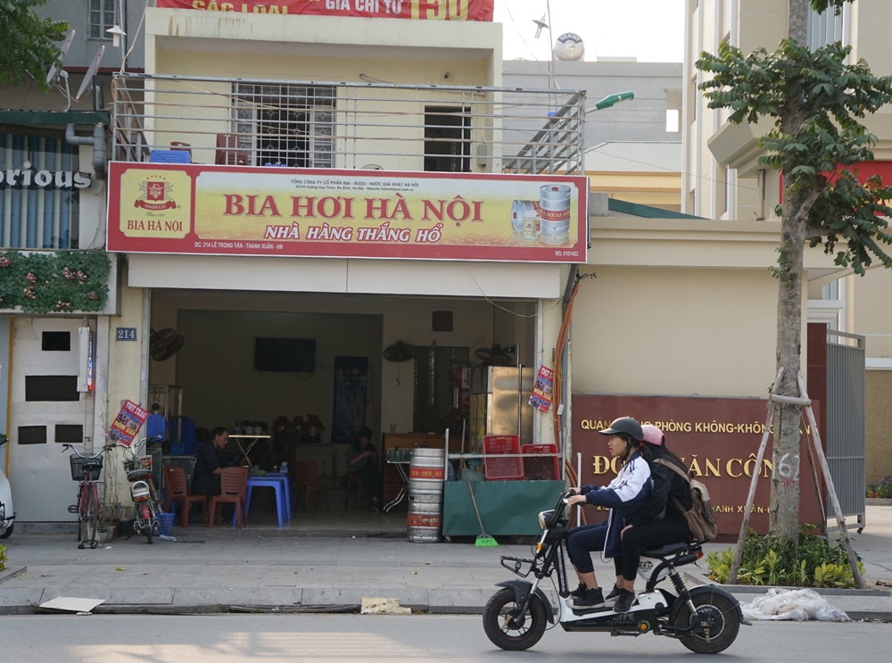 kinh doanh khong hieu qua nhieu cua hang pho kieu mau le trong tan bo dong phuc