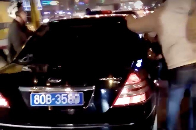 truy duoi nghet tho xe 80b gay tai nan o ha noi xe cua mot co quan trung uong