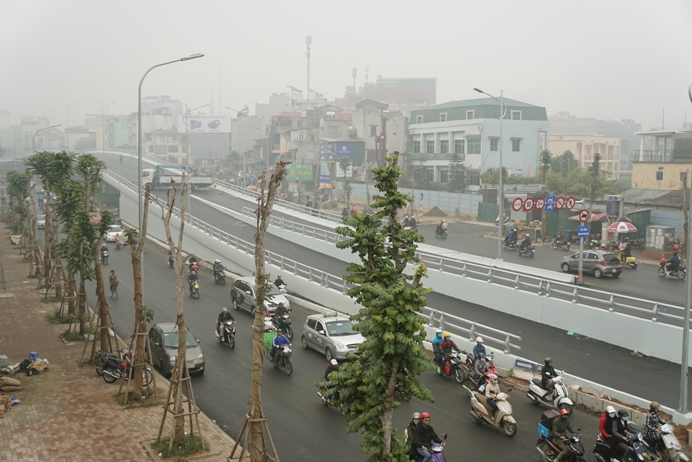 cau vuot thep tram ty o dong mac truoc gio thong xe