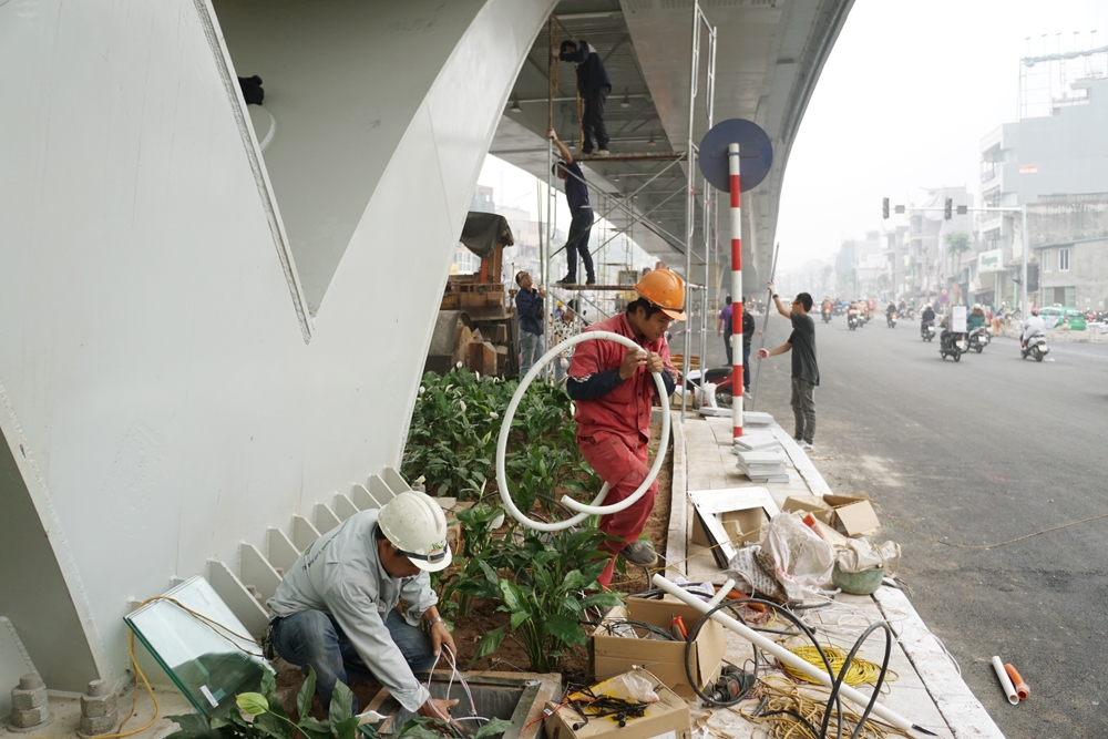 cau vuot thep tram ty o dong mac truoc gio thong xe