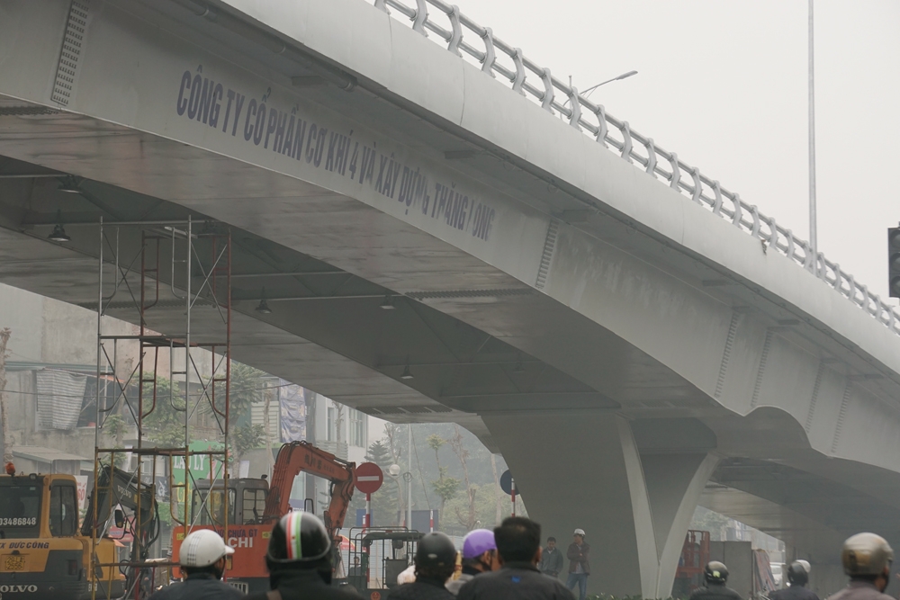 cau vuot thep tram ty o dong mac truoc gio thong xe