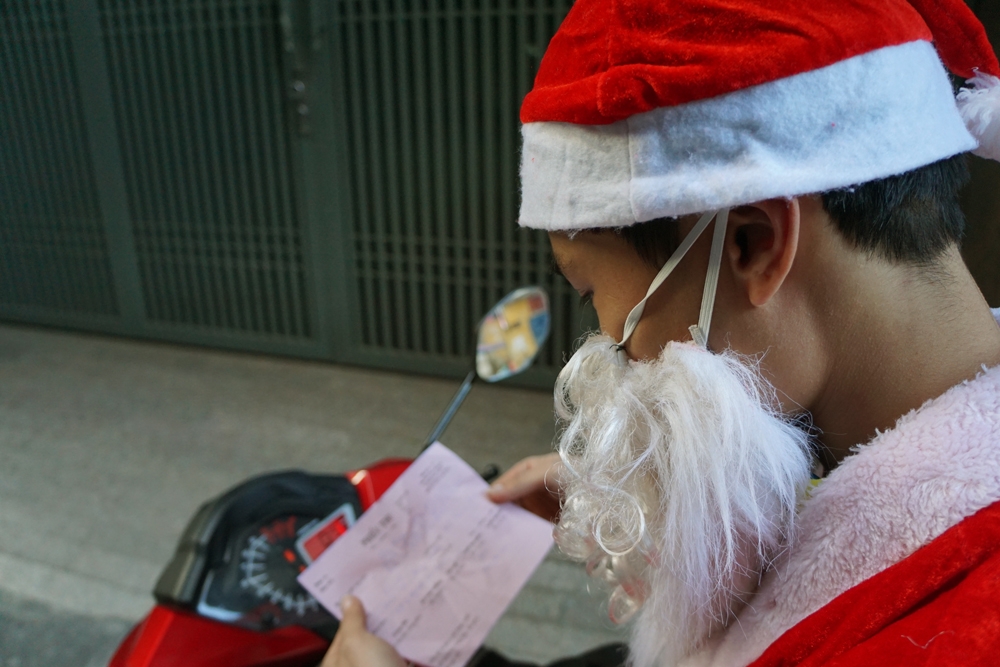 ong gia noel di honda phat qua o ha noi