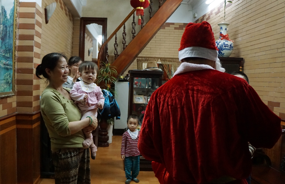 ong gia noel di honda phat qua o ha noi
