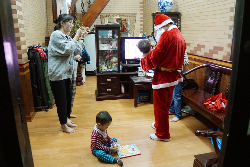ong gia noel di honda phat qua o ha noi