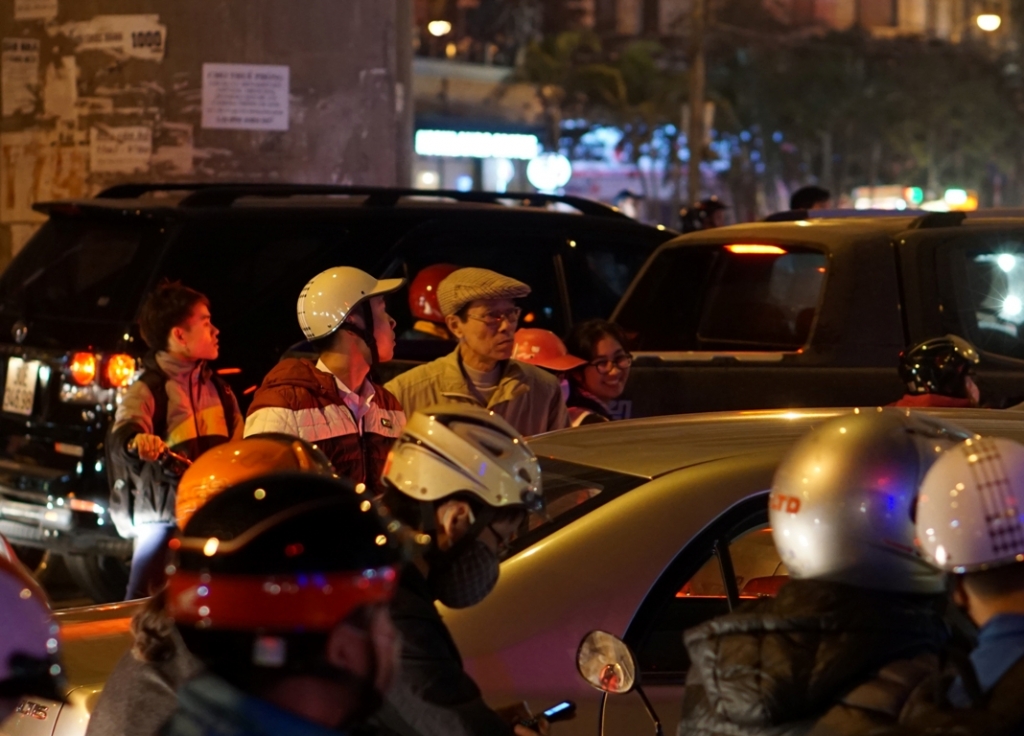 dong nguoi un un roi do cua ngo thu do un tac