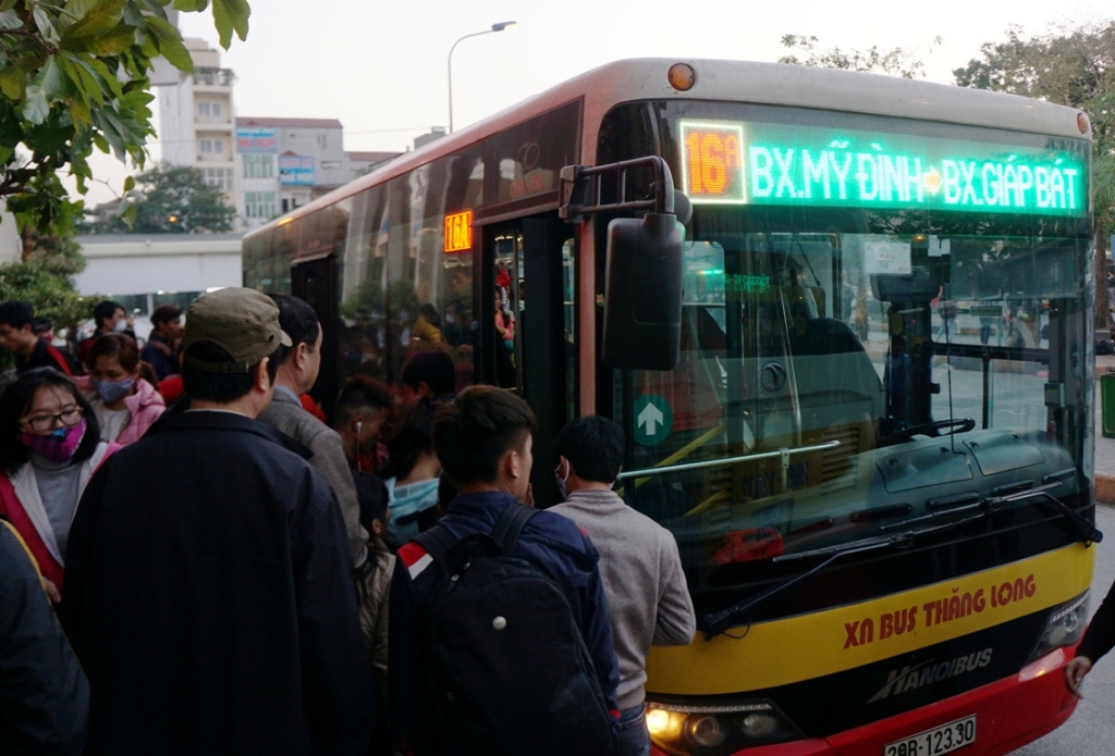 so gtvt ha noi xe khach bo ben tu tu choi quyen loi