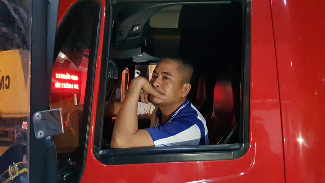 toan canh cuoc so gang giua thuong de tai xe va bot cai lay