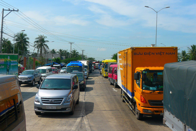 toan canh cuoc so gang giua thuong de tai xe va bot cai lay