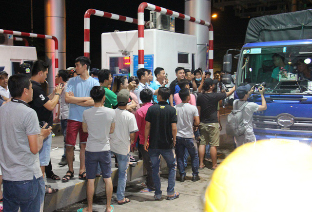 toan canh cuoc so gang giua thuong de tai xe va bot cai lay