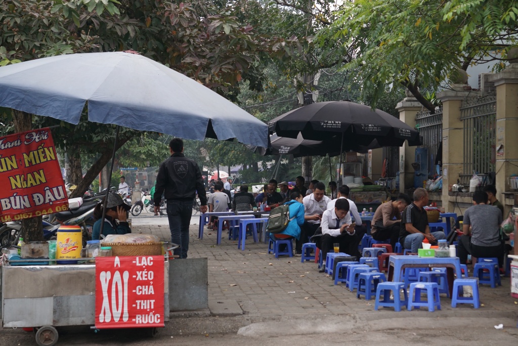do luc luong mong ban dem via he van bi tai chiem