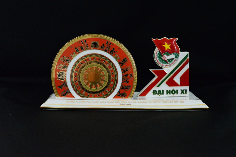 chen ngoc ve vang qua tang dai bieu dai hoi doan toan quoc