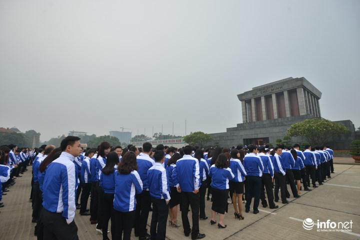 dai bieu du dai hoi doan toan quoc vao lang vieng chu tich ho chi minh