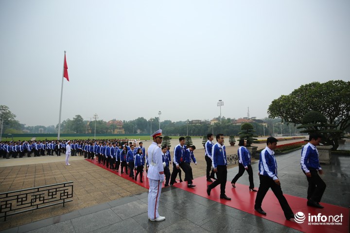 dai bieu du dai hoi doan toan quoc vao lang vieng chu tich ho chi minh