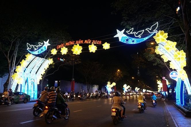 nguoi sai gon ron ra xuong pho don noel som