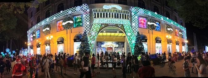 nguoi sai gon ron ra xuong pho don noel som