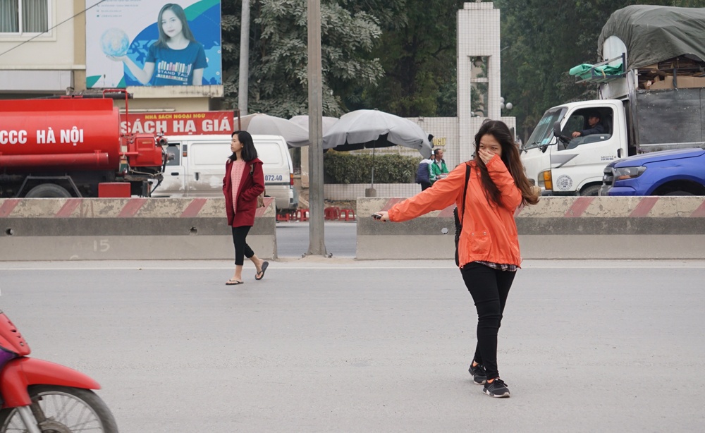 nguoi dan van vo tu di bo sai luat bat chap nguy co di tu