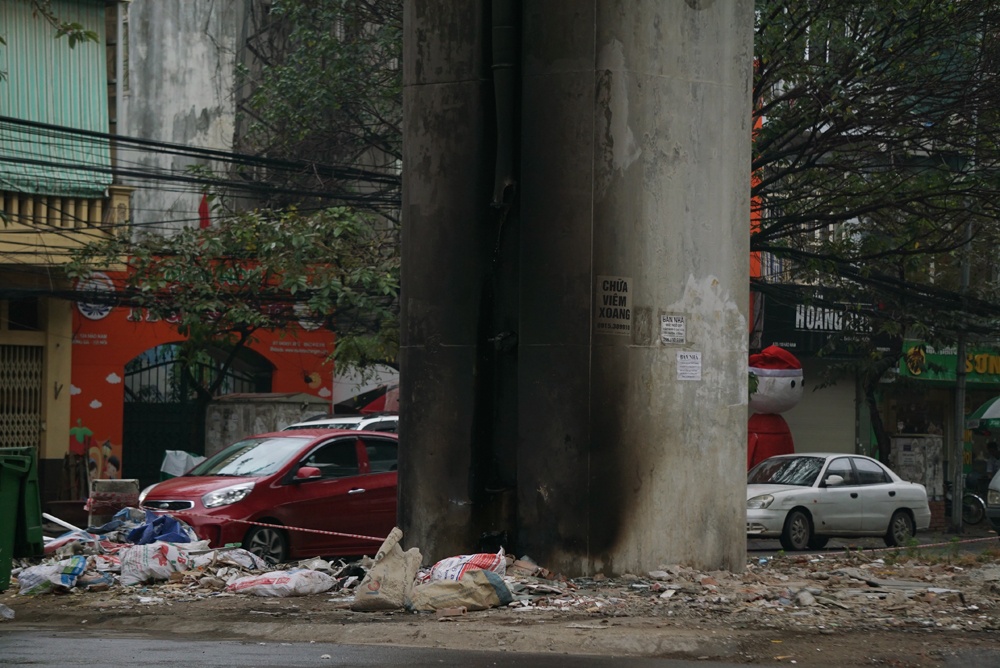 ngoai ve len than tau tuyen duong sat cat linh ha dong con bi boi ban nhieu noi