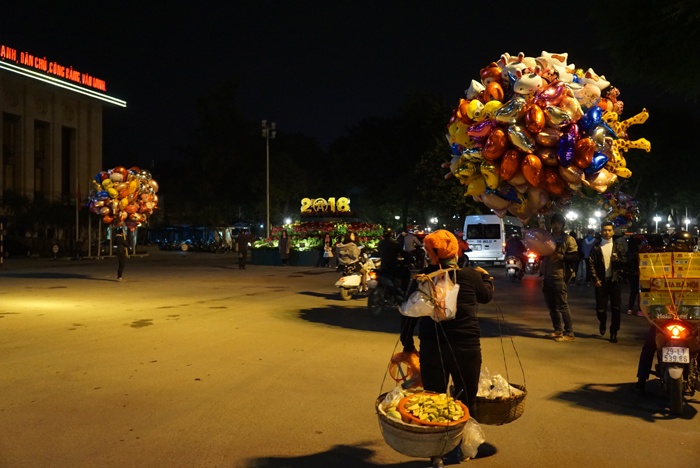 nhung manh doi muu sinh tren pho di bo ngay cuoi cung cua nam 2017