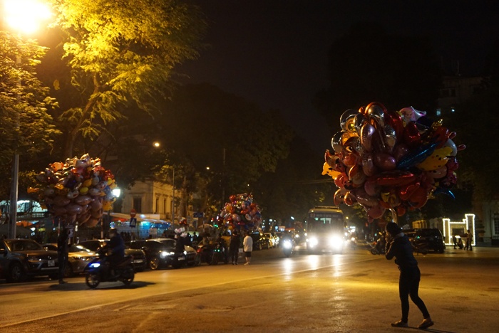 nhung manh doi muu sinh tren pho di bo ngay cuoi cung cua nam 2017