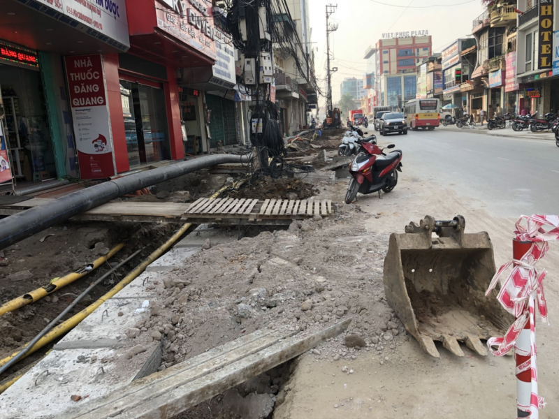 quang ninh dan buc xuc vi khong vao duoc nha