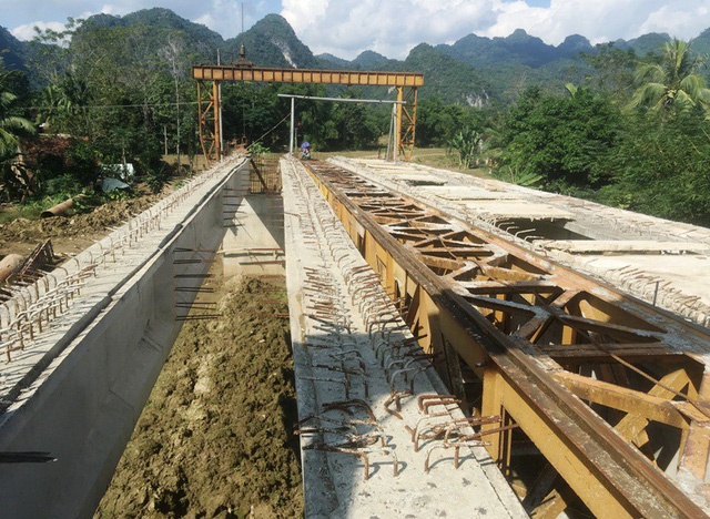 thanh hoa choang canh tram ti dong phoi tren song o cam thuy