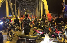 Hàng loạt tai nạn, va chạm sau đêm 'bão' mừng chiến thắng của tuyển VN