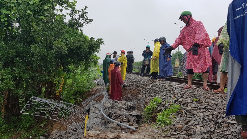 duong sat hang khong un tac o da nang vi mua lon