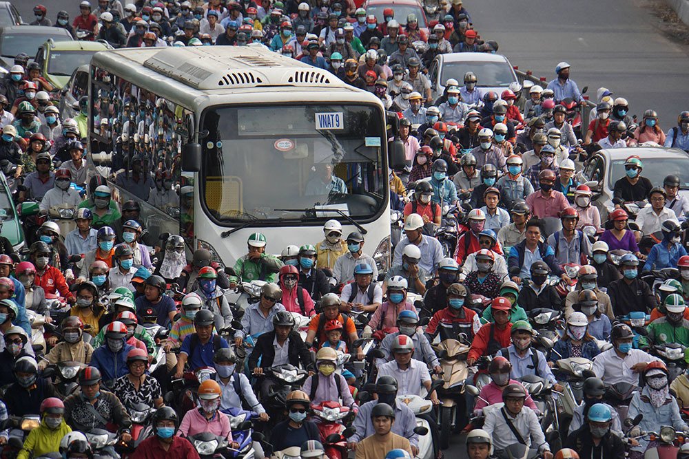 cua ngo san bay tan son nhat ket xe cung ngac