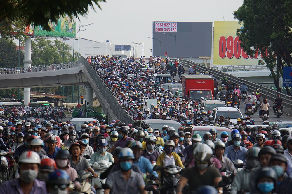 cua ngo san bay tan son nhat ket xe cung ngac