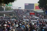 Cửa ngõ sân bay Tân Sơn Nhất kẹt xe cứng ngắc
