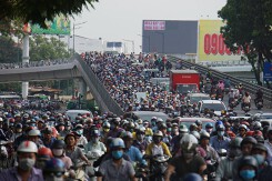 Cửa ngõ sân bay Tân Sơn Nhất kẹt xe cứng ngắc
