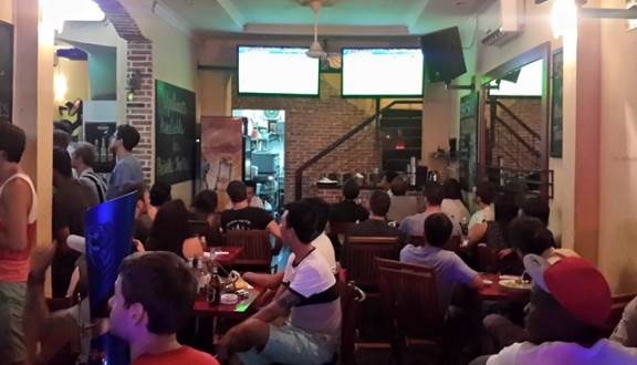 nhung quan ca phe bong da tai sai gon chieu chung ket aff cup viet nam malaysia