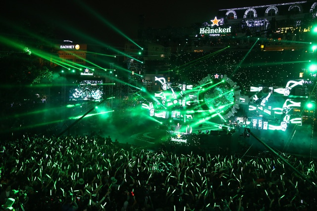 di xe buyt tu co nhue bac tu liem den ho guom xem le hoi dem nguoc countdown 2019