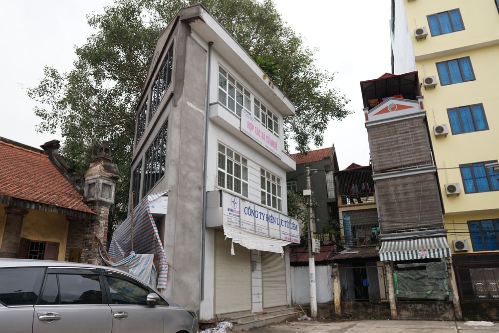 ha noi can canh nhung ngoi nha nhu luoi dao tren duong pham van dong
