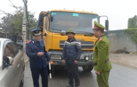 lien doanh trong vao xe nhap qua trung vang hay canh bac tat tay