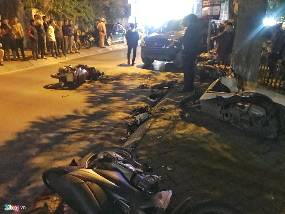 hien truong xe hop lexus tong 7 xe may va 2 oto o ha noi